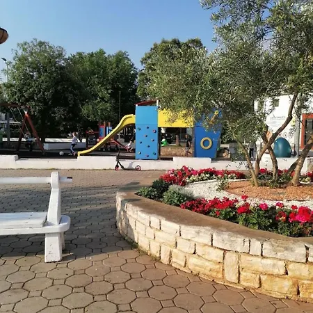Maria - 100 M From Sea Apartment Pirovac